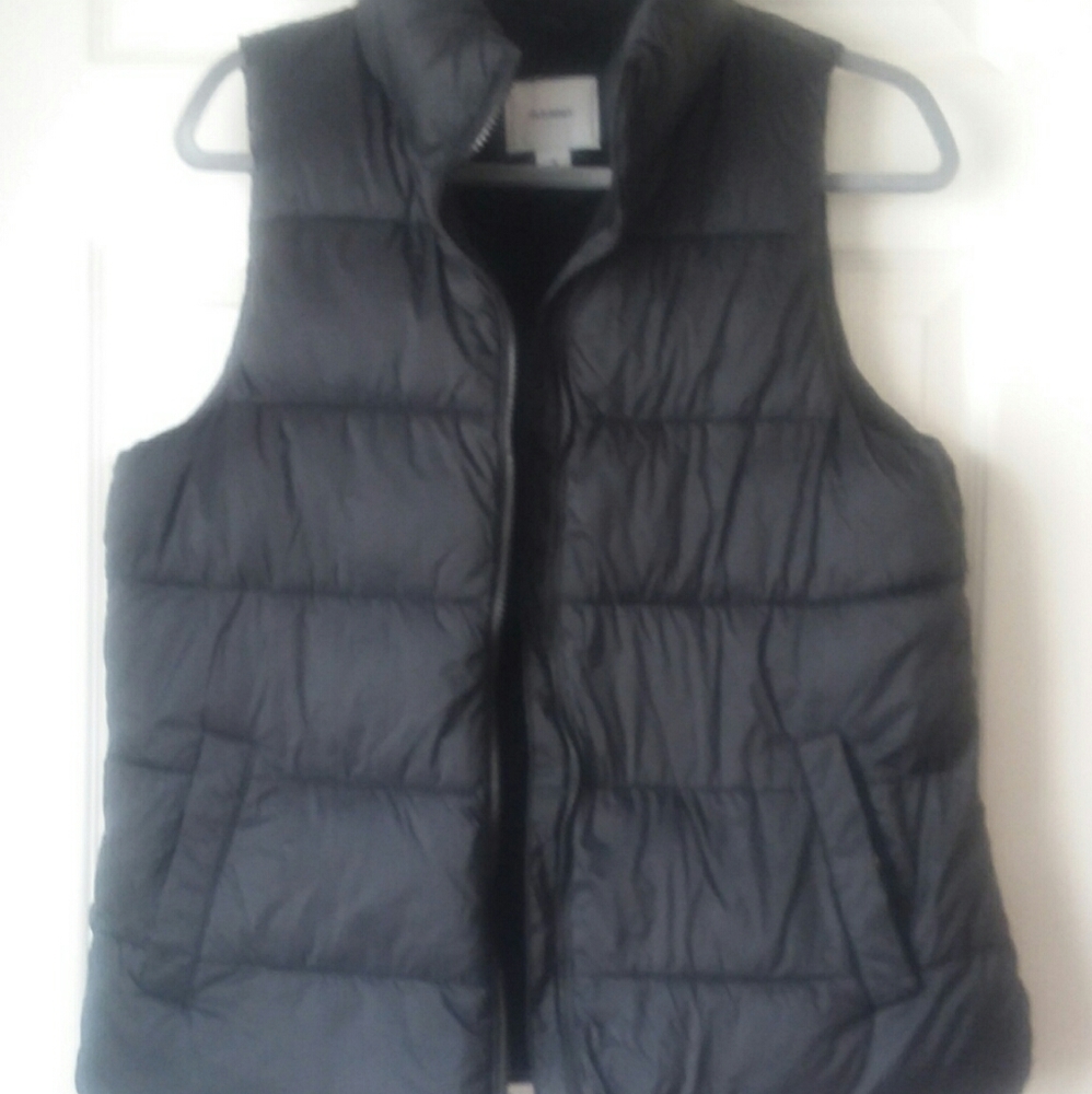 NWOT- Old Navy Puffer Vest
